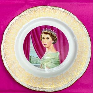 VTG 1950’s PRETTY IN PINK- QUEEN ELIZABETH II CORONATION PLATE BY HOMER LAUGHLIN